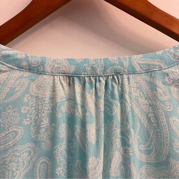 LOFT  Turquoise & White Paisley Puff Sleeve Ladies V-Neck Blouse Top Size Medium - Picture 5 of 9